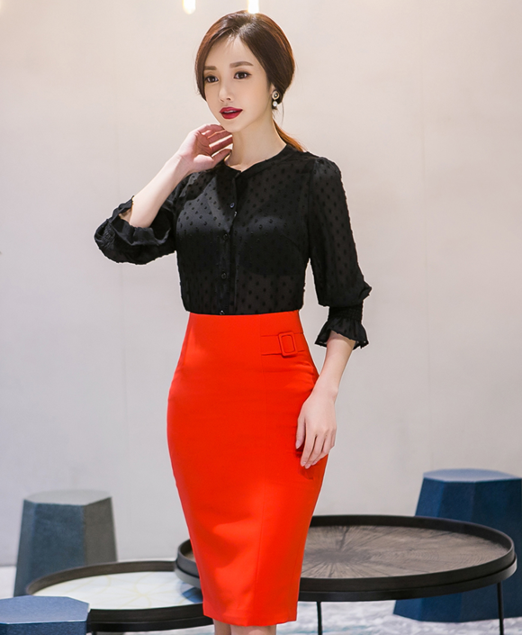 女神孙允珠,黑白斑驳圆点拓花微透轻纺衫