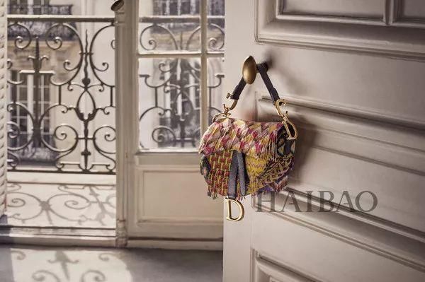 纠结| 漂亮包包太多出门背哪一款?2018后半年最流行的是这些!