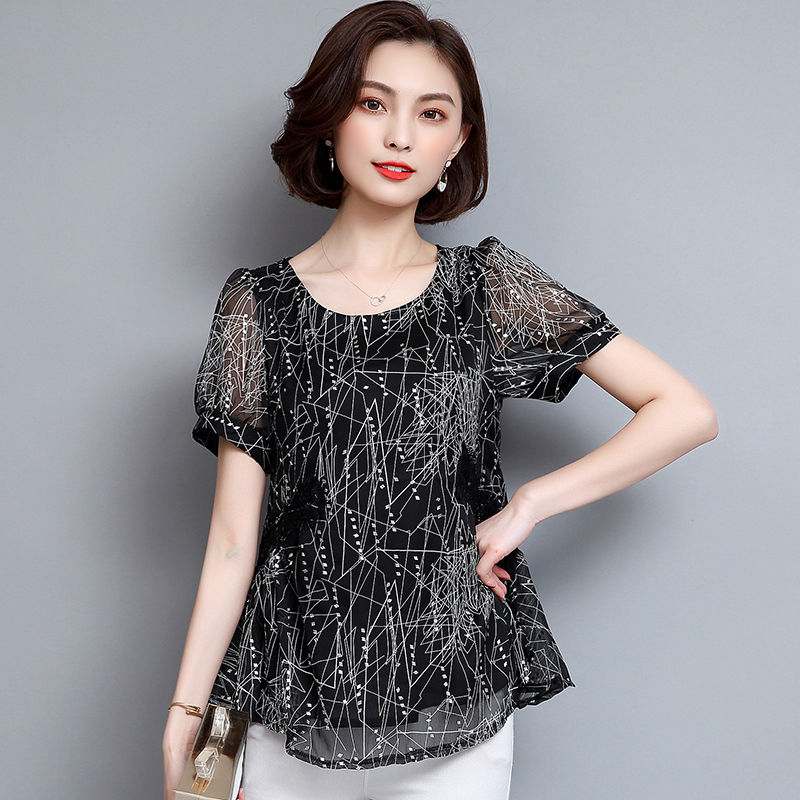 25-45岁女人最爱的T恤+短裤/短裙搭配，贼衬肤白嫩美