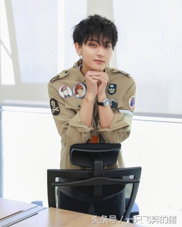 黄子韬发文宣布告别娱乐圈，黄爸一句话透露真相，网友：等你回来