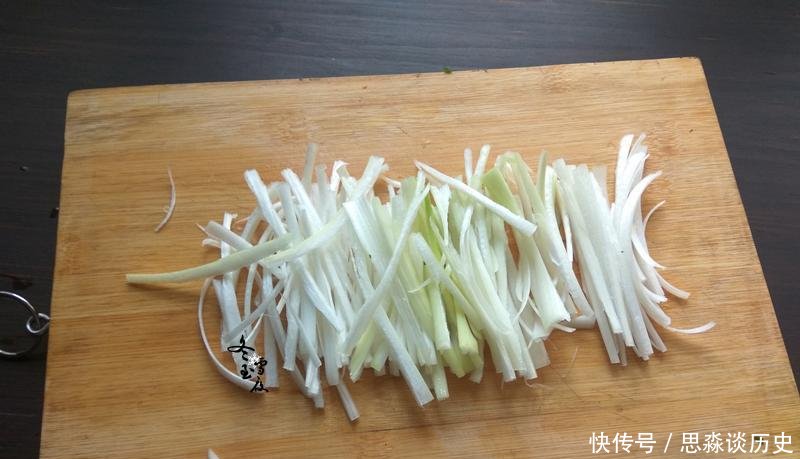 『口味』据说是“东北王”张作霖很爱吃的一道菜, 鲜辣爽脆, 口味火爆