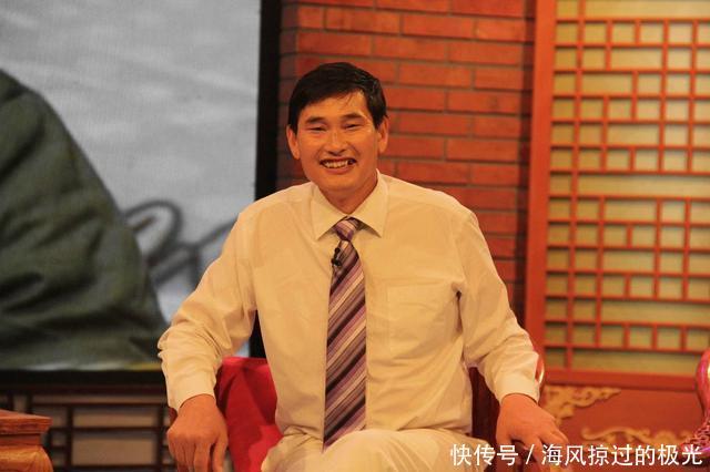 【骑车】大衣哥骑车10km卖废品赚了25元,他年前的商演身价已达6位数
