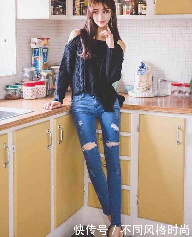 摩登个性的牛仔裤小姐姐，呈现最美身姿，十分抢眼！
