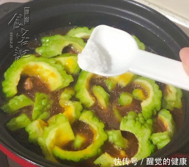  『女人』皮肤差不用怕，女人常吃此菜，养颜嫩肤又养血，皮肤越来越好了！