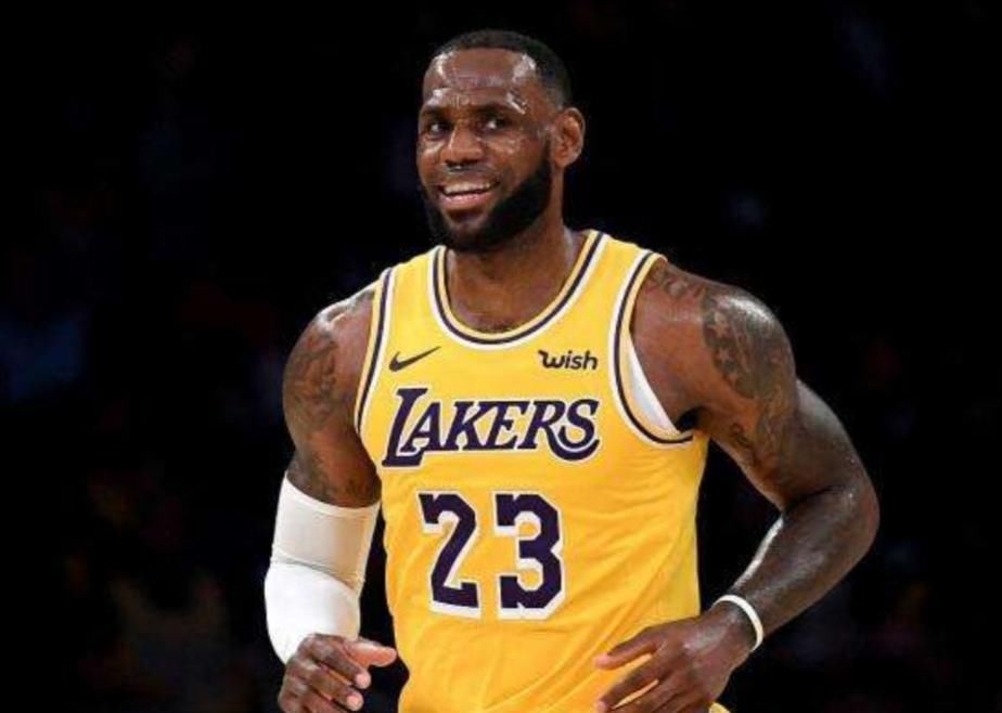 「榜首」美媒评NBA前十球员：乔丹稳居榜首！詹姆斯越居第二，奥尼尔排名太意外！