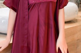 时代变了!农村女人也穿起了甜美睡衣，羞涩的样子可爱极了