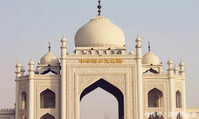  「超过」我国人口最多的四个少数民族，人口平均超过1000万，是