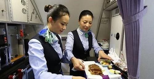  饭量■火车上那么多人，为何车上的盒饭卖不动？乘客：和我们没