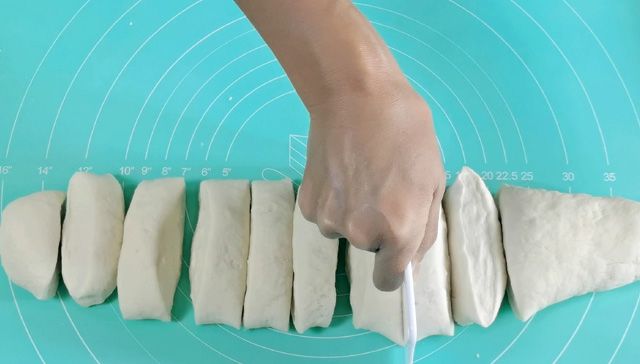 「用手揉成」肉饼这样做最好吃,调馅、和面有秘诀,一抻一拉酥脆多层,太香了