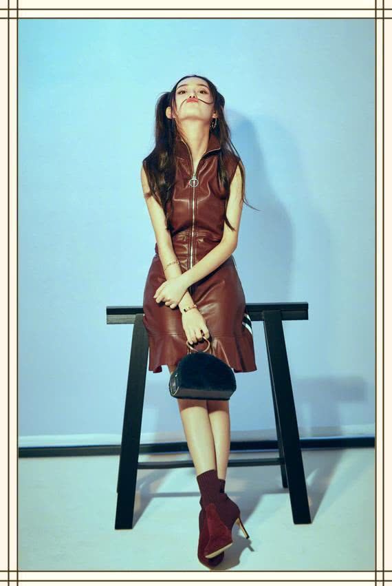 蒋依依完全长开了真美，不过这双腿才是真亮了，网友:这腿简直了