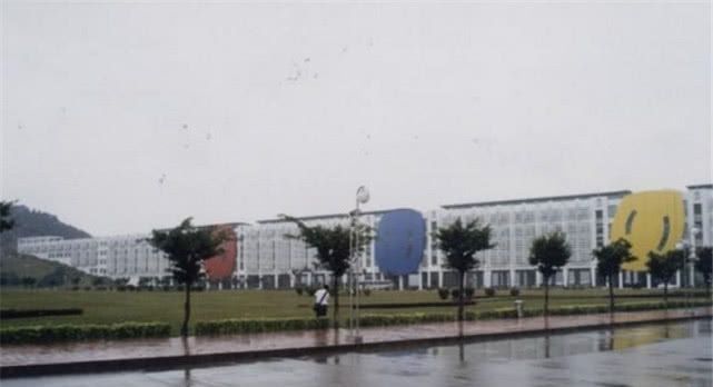 名校校区最“扎堆”的城市，人口只有一百多万，竟是一个地级市