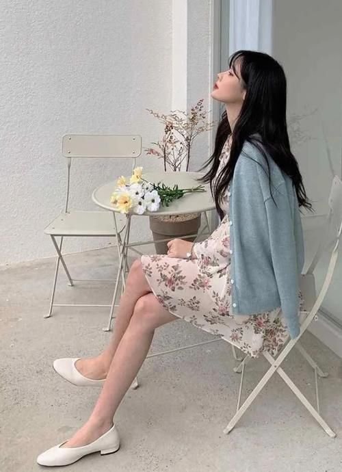  『平底鞋』扔掉高跟鞋吧，“平底鞋＋裙子”才是今春王炸穿搭