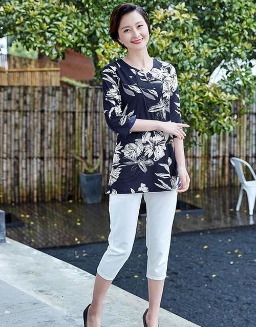  色彩：你的穿搭是“大妈感”还是“贵妇感”，全看这3点，穿错老十岁