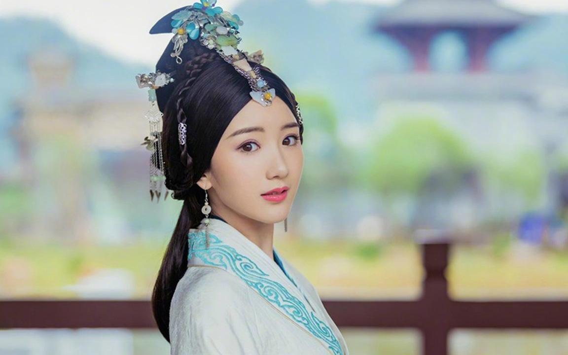 女星们为了美都很拼, 毛晓彤好像有点用力过猛了!