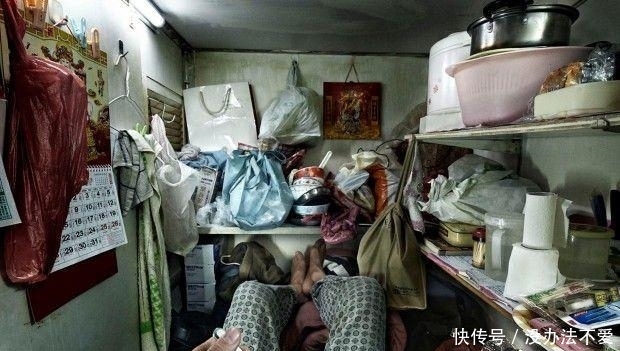  「实拍」实拍香港人居住的棺材房：房子仅仅1.5平方米，却是很多