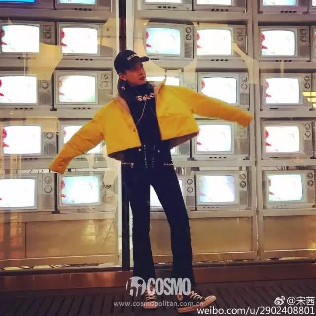 『小黑』比阔腿裤好穿,比小黑裤显瘦!给我一条这样的裤子,我能美翻一整季!