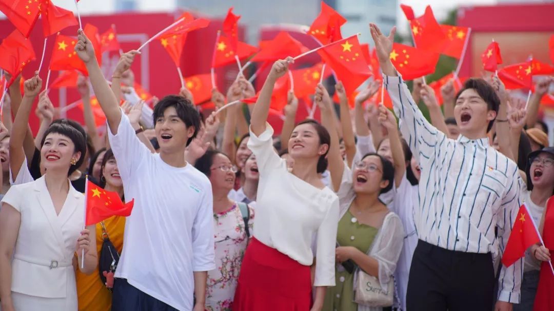 深圳湾，他们用快闪唱给香港