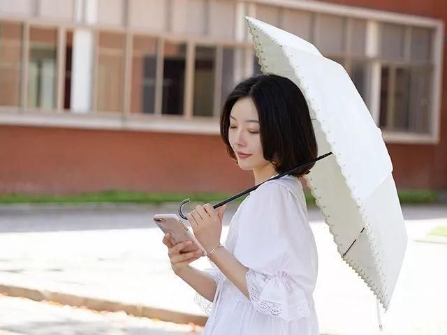 真男人，敢于打太阳伞