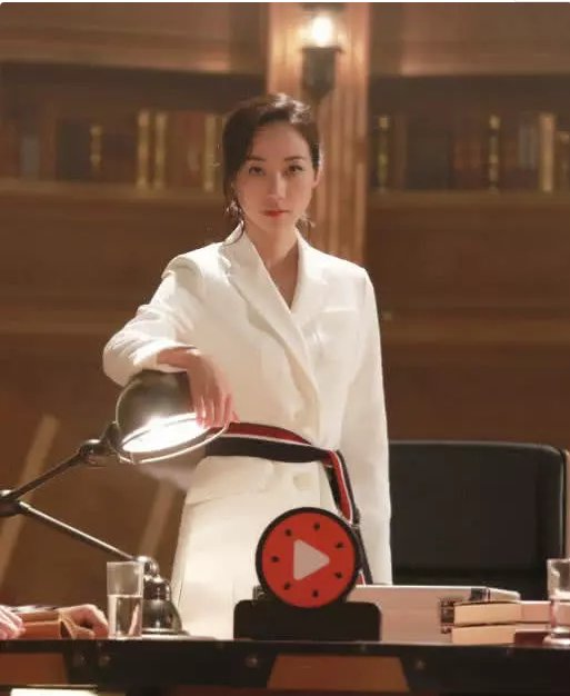 韩雪穿着能塞下5个韩雪的裤子，直接从170变成了“侏儒