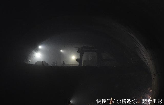 中国长城一声巨响! 突现90个“巨洞”, 日本“急”称: 凭什么?