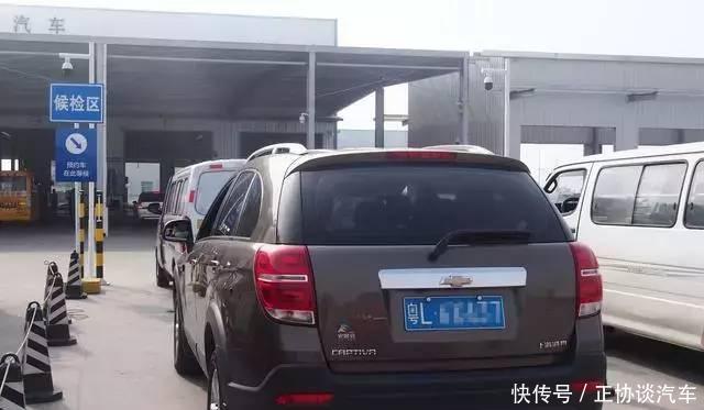 车管所提示：以后汽车玻璃上只贴一个标，其余的标志都会被取消了