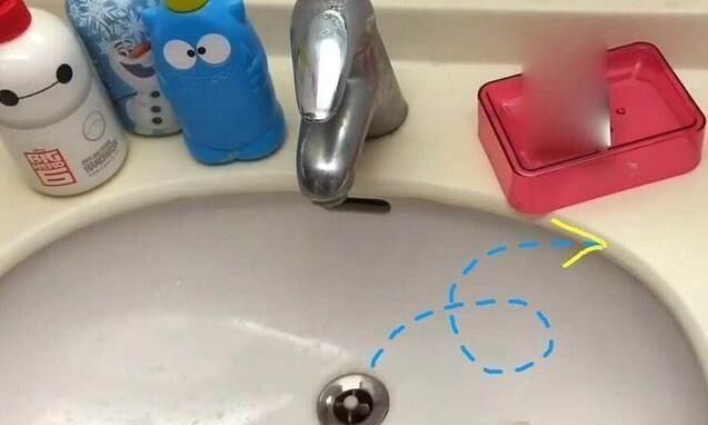 洗脸池堵了,老公拿了一根吸管去浴室?3分钟后