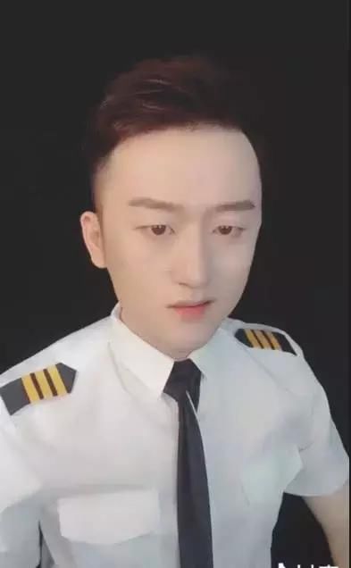 帅气空少是化出来的啊！最后太让人懵逼，网友：这化妆技术真的牛