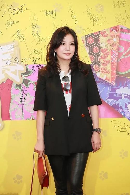 赵薇又瘦出新高度，一身运动装穿出80斤的效果，网友：这身满分