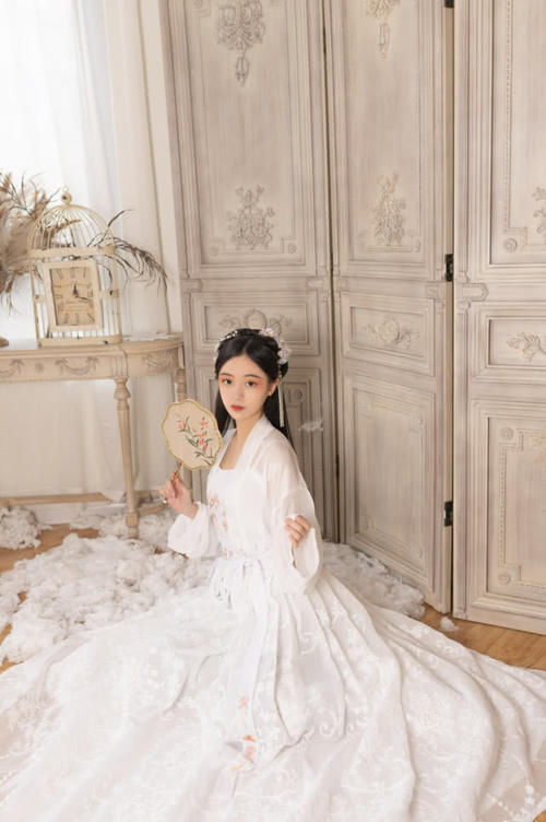 婚礼可以简约,但婚服一定要会穿,这些花嫁款汉