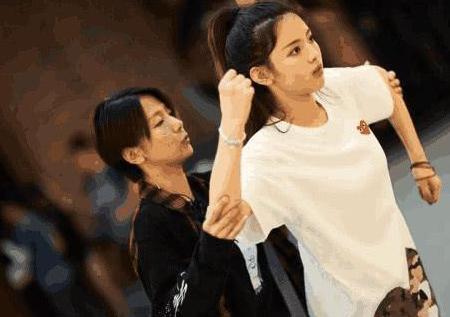 段奥娟秒删微博遭大众猜测：这个团队“手滑”也不是一两天了！