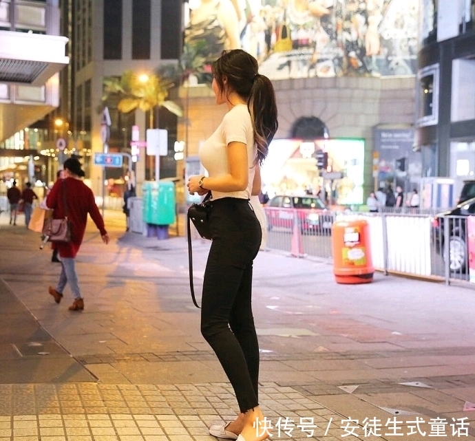 『惹火』街拍性感惹火曲线美女写真