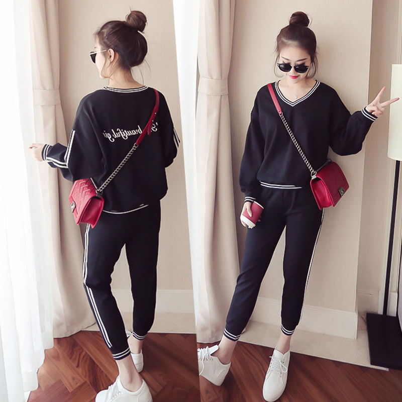 上海大街上居然没人穿裙子?原来金秋流行减龄休闲装，真洋气