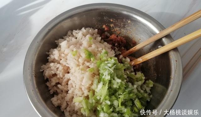  连吃：我用这菜包饺子，老公一脸的嫌弃，出锅却连吃30个，还直呼没吃够