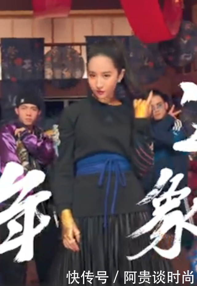 易烊千玺与刘亦菲斗舞视频