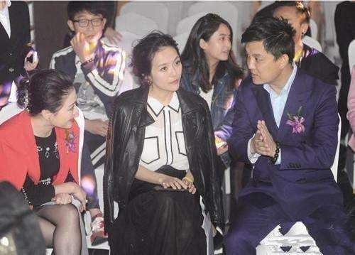 39岁杨乐乐与41岁李湘出席活动, 一个嫩的像少女, 一个真的像妈妈