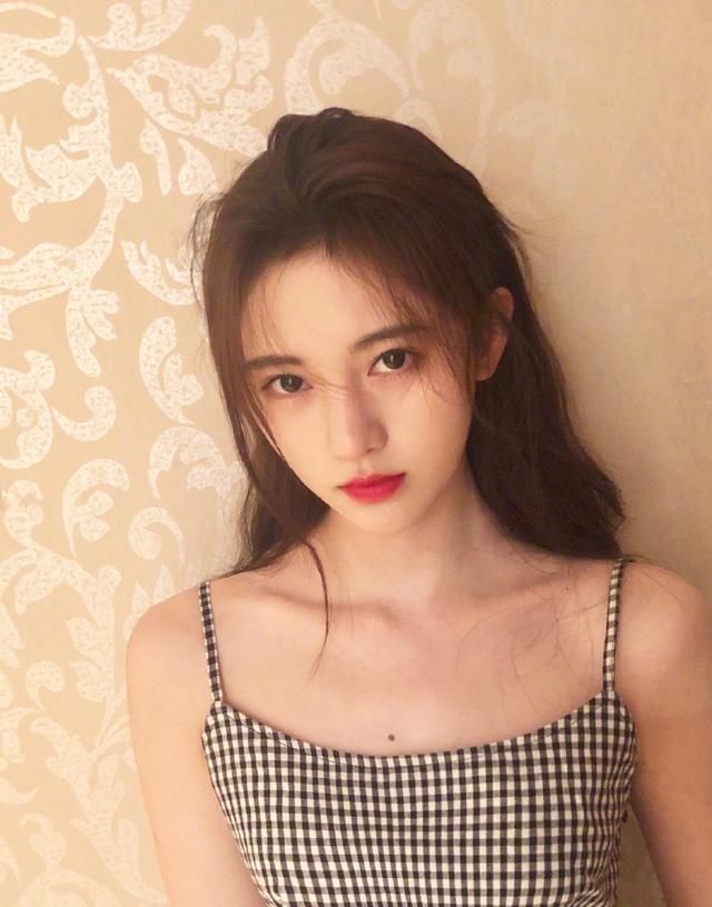 「 气质」“小女生”打扮显清新精致，满满仙女气质，鞠婧祎古典风美到冒泡