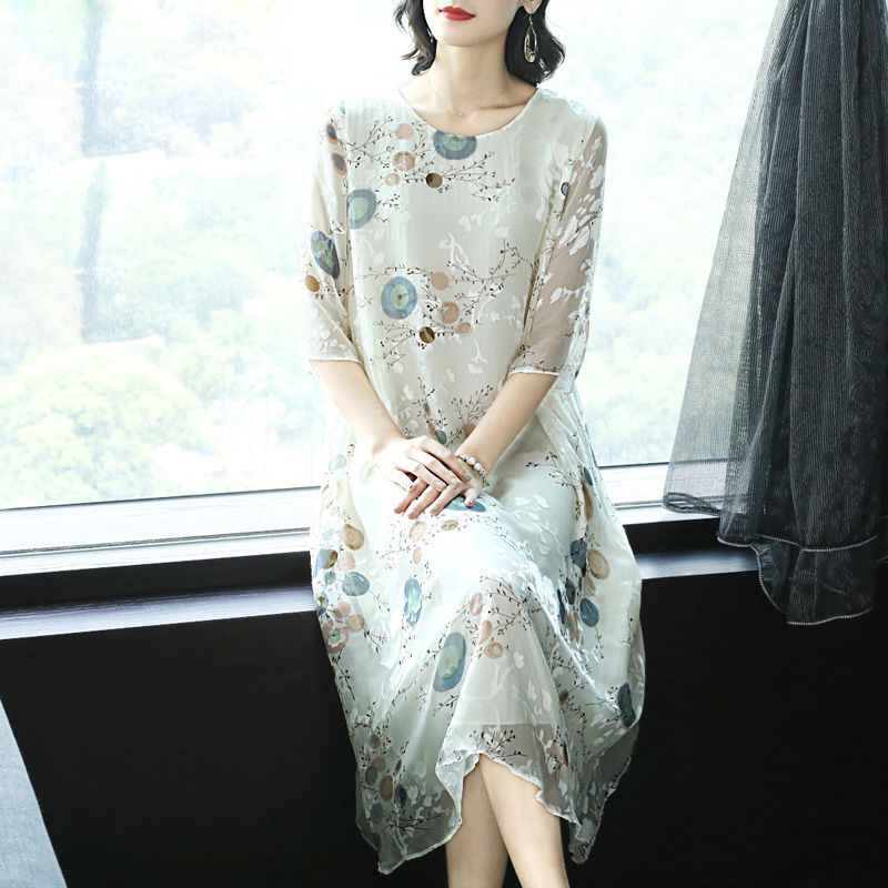 7月新上”嫩黄裙“，特适合肤黑腰粗的女人，藏肉显白超嫩美