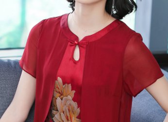 旗袍佳人，暗香浮动，优雅到了骨子里，尽显好身材