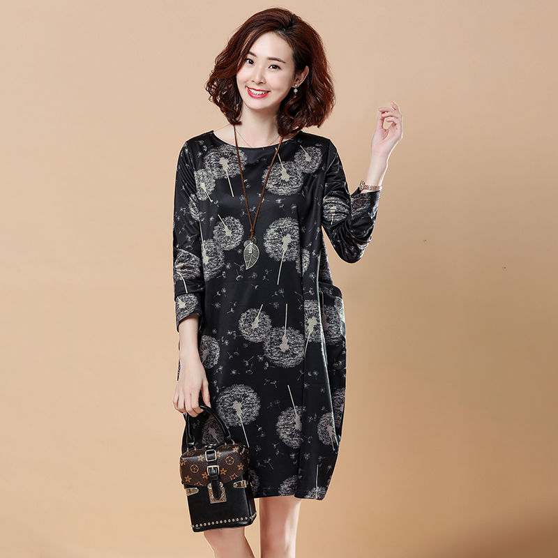 今年不流行穿阔腿裤了，如今流行这样打扮，美的忍不住多看几眼