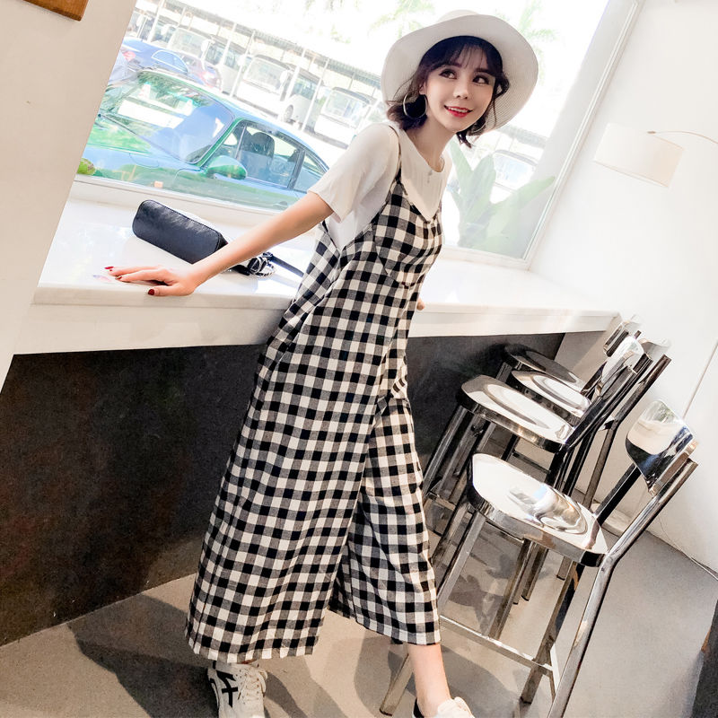 越来越多的女人不穿裤子了，初秋连体衣超有女人味，男人为之着迷