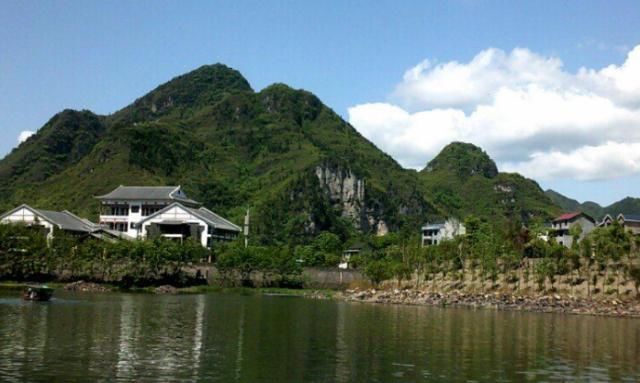 “一脚踏三省”的古镇,《边城》的原型,生活气息浓厚!