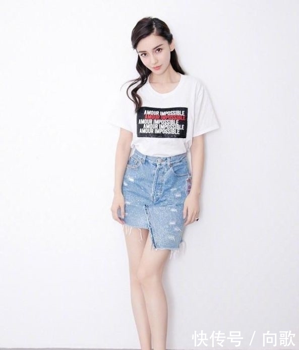 「大片」Baby真不得了！穿双“拖鞋”就拍大片，果然是有颜值就任性