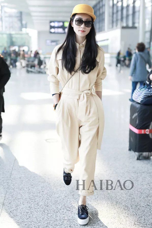 种草| 王菲又把工装连体裤穿火了，早秋抢占C位就靠它啦!