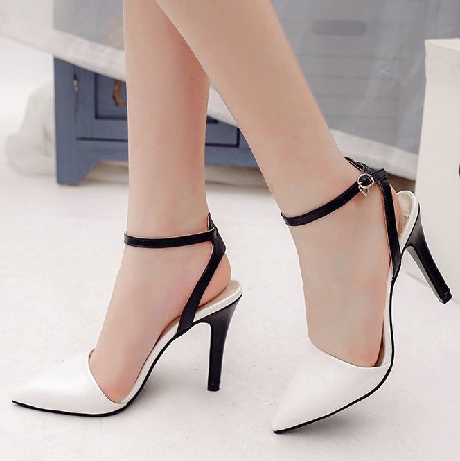 这样的细跟高跟鞋，即便没有魔鬼身材也能成为人见人爱的气质女神