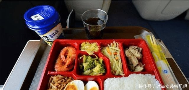 高铁的盒饭一般没人买,为何乘务员还一直叫卖别傻傻的不知道