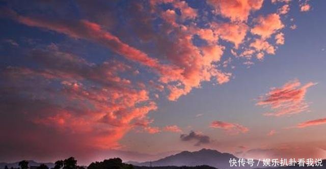 这样的季节，女生穿着汉服来这里，一定会让你成为别人眼里的风景