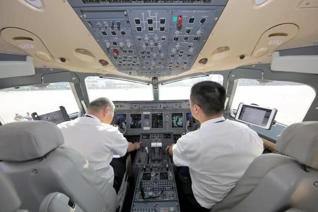 阿娇着新装 天骄航空将成为国产支线客机ARJ21第二家运营商