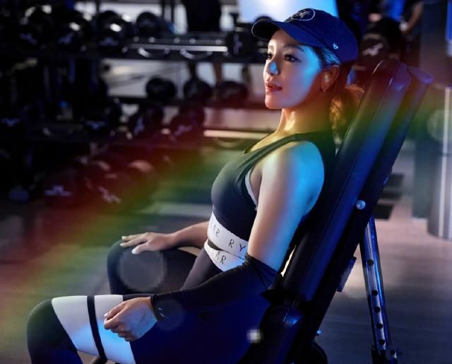 你还记得江映蓉吗？30岁的她美黑又健身，网友：脸简直不敢认了！