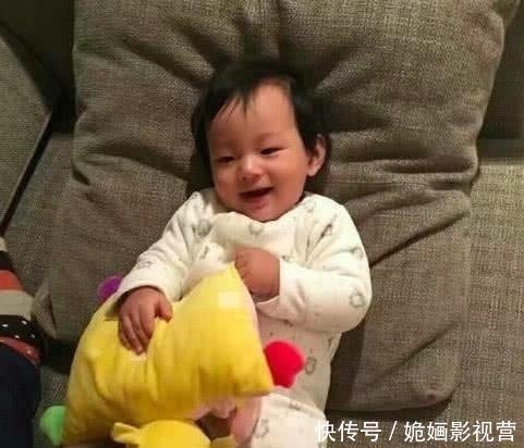  『细节』大S晒儿子照片，一处细节暴露了婆婆张兰的态度，网友：情商高！
