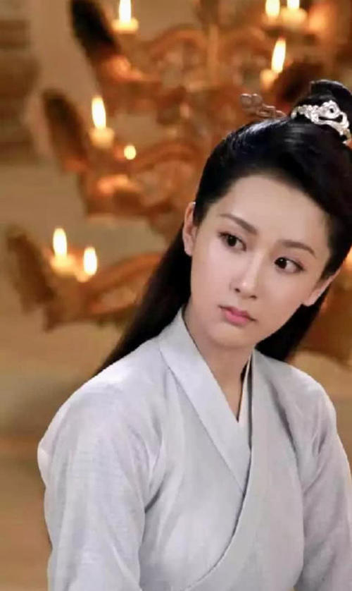 《香蜜沉沉烬如霜》杨紫十六套衣服,第九套最美,最后一套最朴素